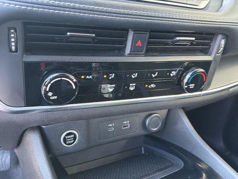 Used 2022 Nissan Rogue S AWD/4WD image 25