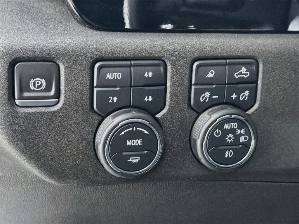 Used 2023 Chevrolet Silverado 1500 LTZ w/ LTZ Convenience Package II AWD/4WD image 11