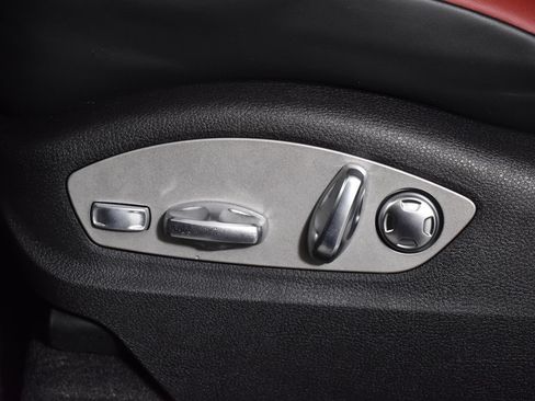 Used 2026 Porsche Macan AWD/4WD image 31