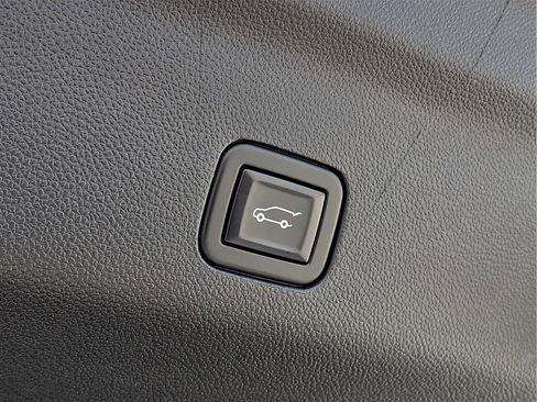 Used 2021 Chevrolet Tahoe RST w/ Luxury Package image 21