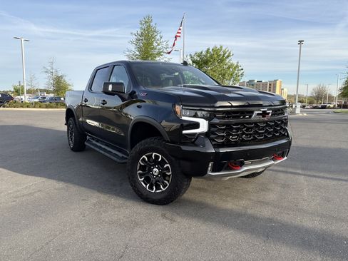 Used 2025 Chevrolet Silverado 1500 ZR2 w/ Technology Package AWD/4WD image 2