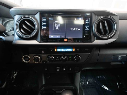 Used 2019 Toyota Tacoma TRD Off-Road image 17