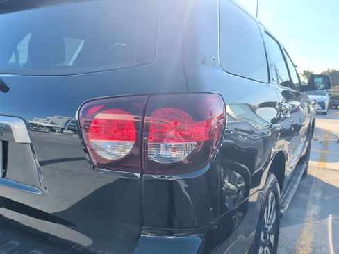 Used 2020 Toyota Sequoia Limited w/ Safety & Convenience Package image 10