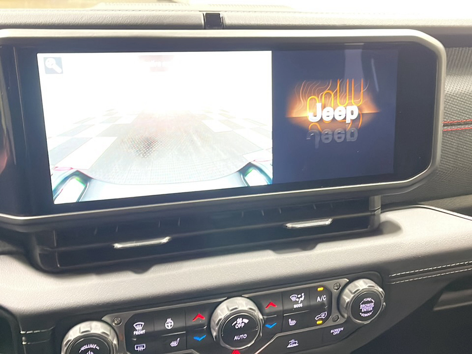 Used 2026 Jeep Gladiator Rubicon w/ Steel Power Dome Hood Package AWD/4WD image 9