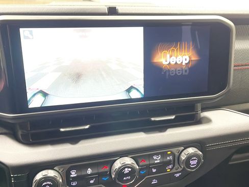 Used 2026 Jeep Gladiator Rubicon w/ Steel Power Dome Hood Package AWD/4WD image 9