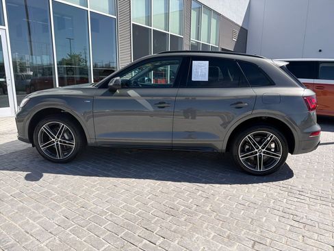 Used 2023 Audi Q5 e Premium Plus w/ Premium Plus Package AWD/4WD image 2