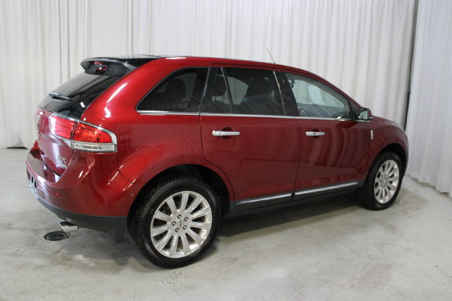 Used 2014 Lincoln MKX AWD w/ Equipment Group 102A image 31