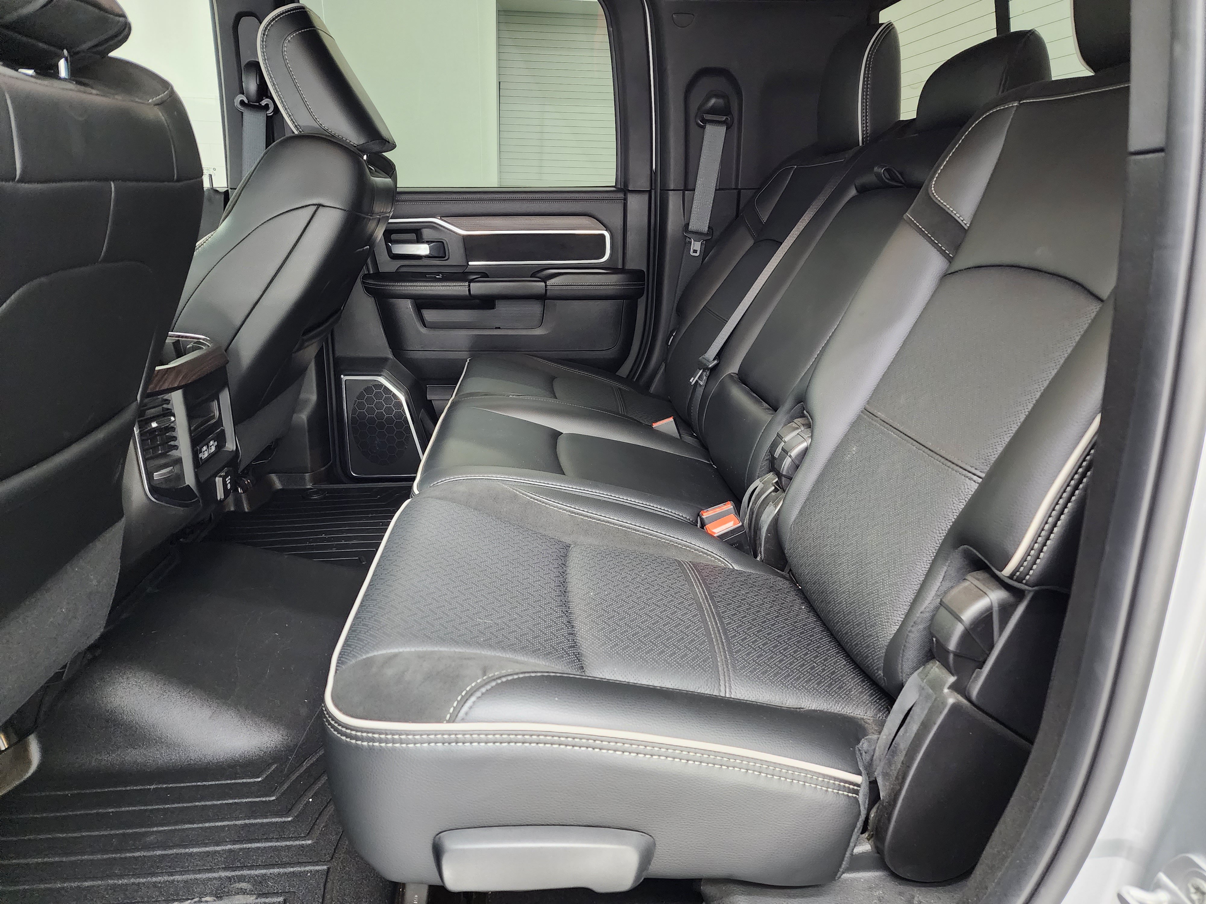 Used 2026 RAM 3500 Laramie AWD/4WD image 9