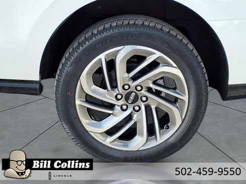 New 2025 Lincoln Navigator Reserve image 4