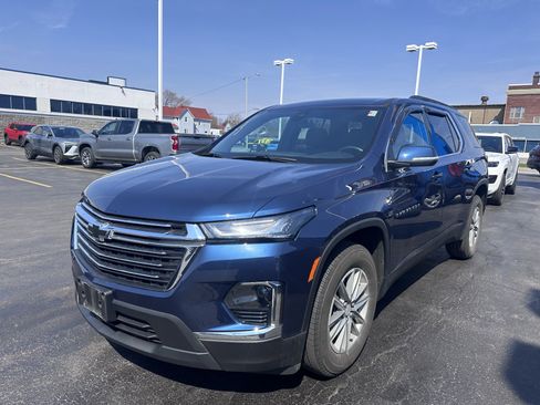 Used 2023 Chevrolet Traverse LT image 3