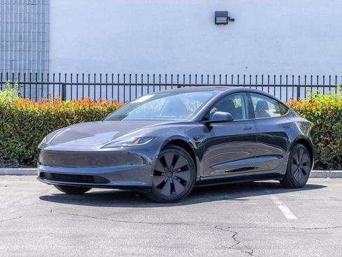 Used 2025 Tesla Model 3 Long Range RWD image 3
