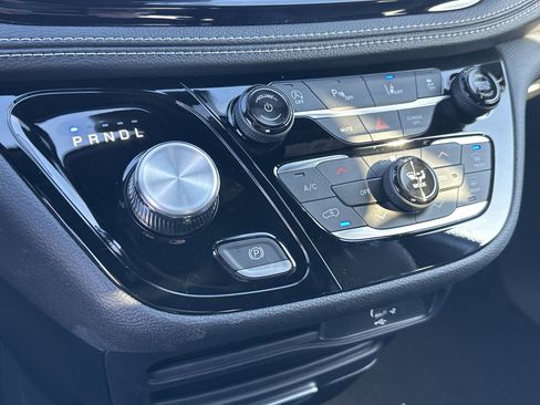 New 2026 Chrysler Pacifica Select w/ S Appearance Package image 4