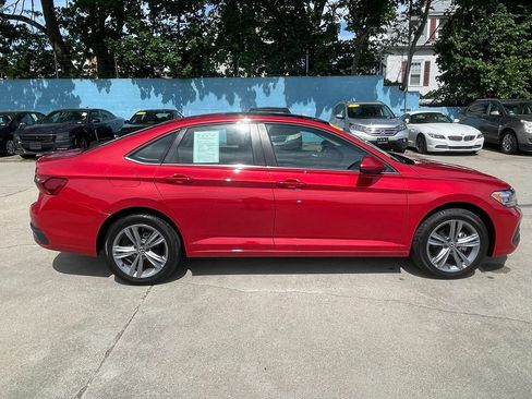 Used 2023 Volkswagen Jetta SE FWD image 4