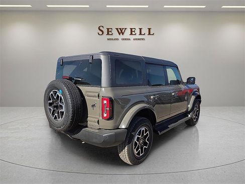 New 2025 Ford Bronco Outer Banks image 4