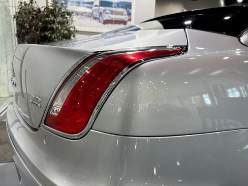 Used 2013 Jaguar XJ AWD image 37