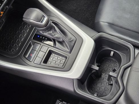 Used 2022 Toyota RAV4 XLE Premium image 23