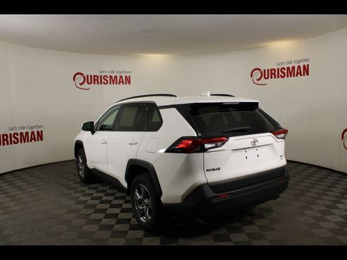 Used 2022 Toyota RAV4 XLE w/ Convenience Package AWD/4WD image 6