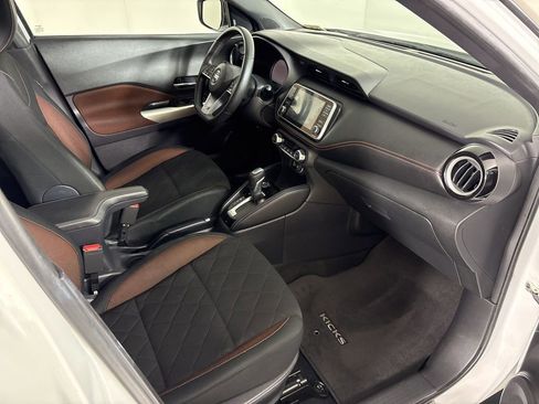 Used 2020 Nissan Kicks SR image 13