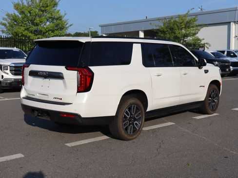 Used 2021 GMC Yukon XL AT4 w/ AT4 Premium Package AWD/4WD image 10