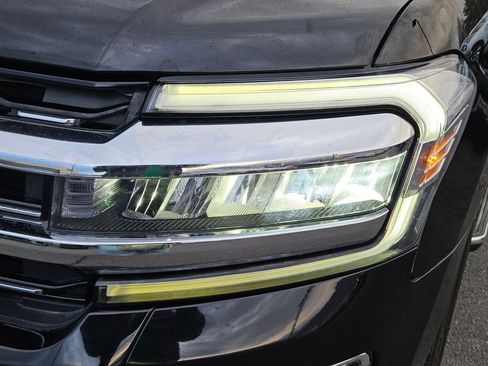 Used 2023 Ford Expedition Limited image 13