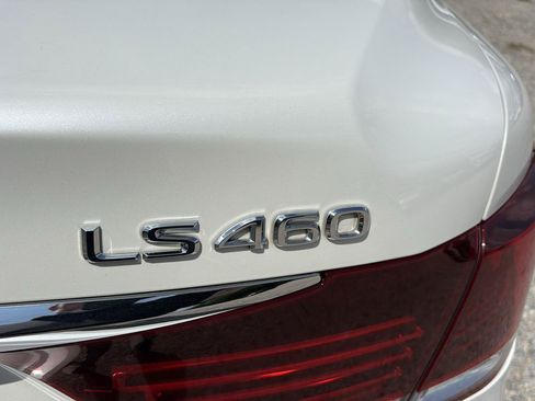 Used 2013 Lexus LS 460 w/ Comfort Pkg RWD image 19
