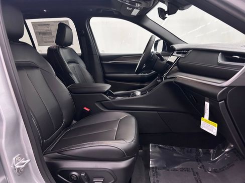 New 2025 Jeep Grand Cherokee Limited image 17