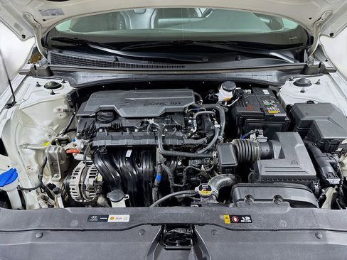 Used 2024 Hyundai Elantra Limited image 30