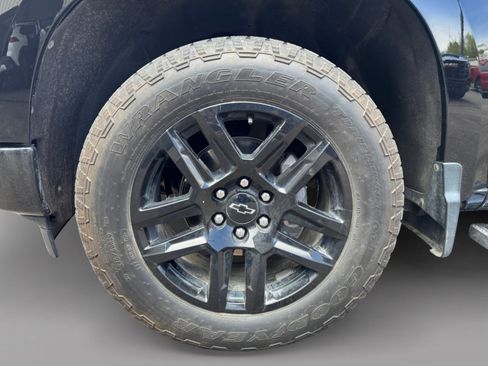 Used 2023 Chevrolet Silverado 1500 Custom AWD/4WD image 9