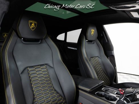 Used 2021 Lamborghini Urus AWD/4WD image 42