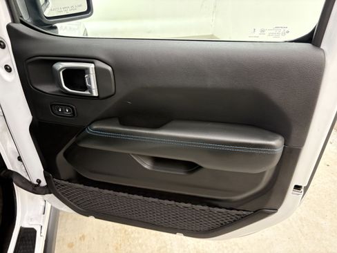Used 2024 Jeep Wrangler Unlimited Rubicon 4xe image 31
