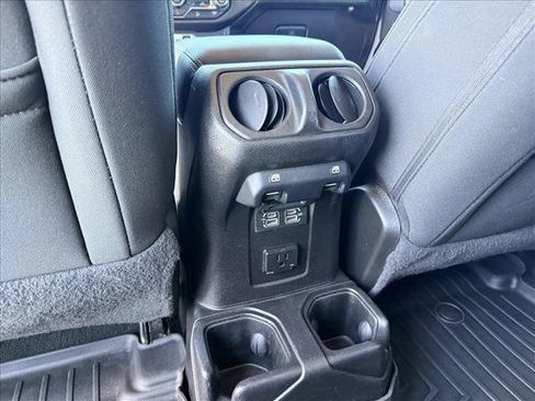 Used 2020 Jeep Wrangler Unlimited Sahara AWD/4WD image 24