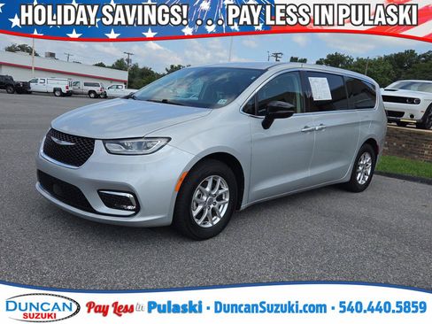 Used 2024 Chrysler Pacifica Touring-L FWD image 1