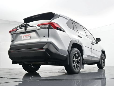 Used 2022 Toyota RAV4 LE FWD image 41
