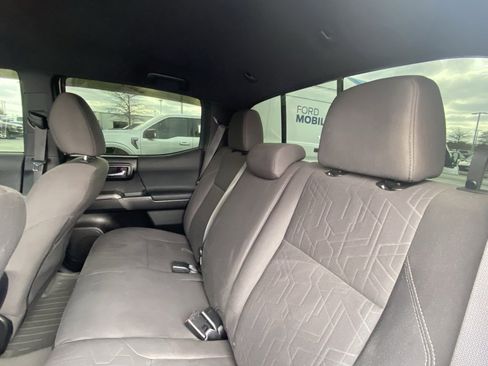 Used 2019 Toyota Tacoma TRD Sport image 22