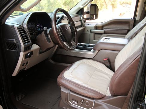 Used 2019 Ford F250 Limited AWD/4WD image 24