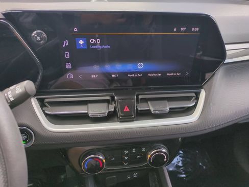 Used 2025 Chevrolet TrailBlazer LT AWD/4WD image 18
