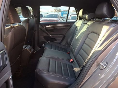 Used 2017 Volkswagen Golf R 4-Door image 10