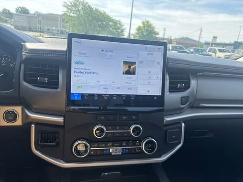 Used 2024 Ford Expedition XLT AWD/4WD image 20