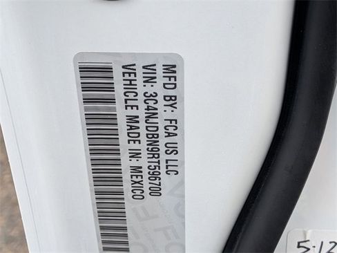 Certified 2024 Jeep Compass Latitude image 32