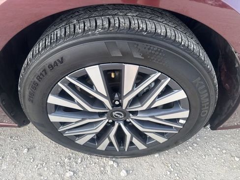 Used 2025 Nissan Altima 2.5 SV FWD image 22