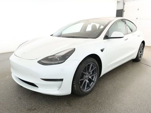 Used 2023 Tesla Model 3 Standard Range image 2