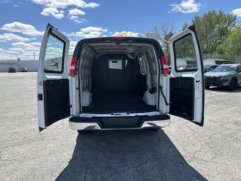 Used 2024 Chevrolet Express 2500 w/ Driver Convenience Package RWD image 21
