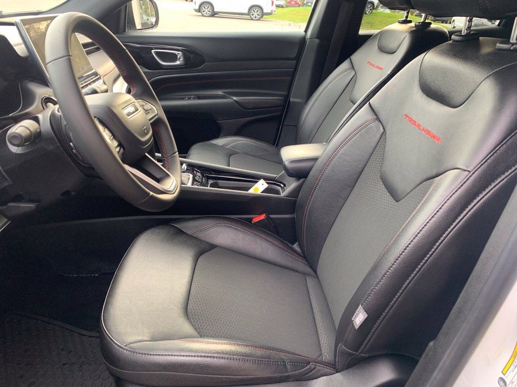Used 2025 Jeep Compass Trailhawk AWD/4WD image 10