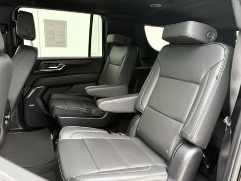 Used 2025 GMC Yukon XL Denali AWD/4WD image 13