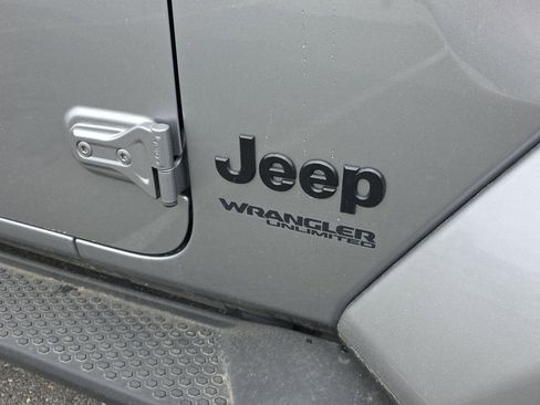 Used 2021 Jeep Wrangler Unlimited Sahara AWD/4WD image 5