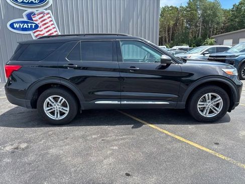 Used 2023 Ford Explorer XLT AWD/4WD image 9