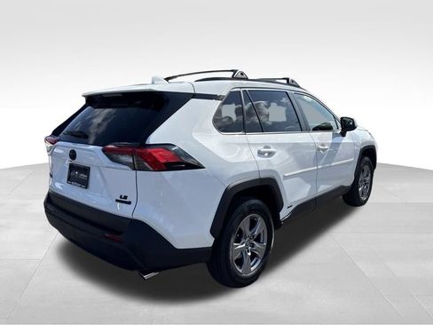 Used 2022 Toyota RAV4 LE AWD/4WD image 6