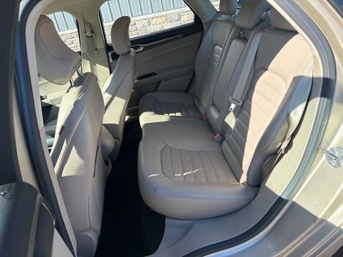 Used 2017 Ford Fusion SE FWD image 9