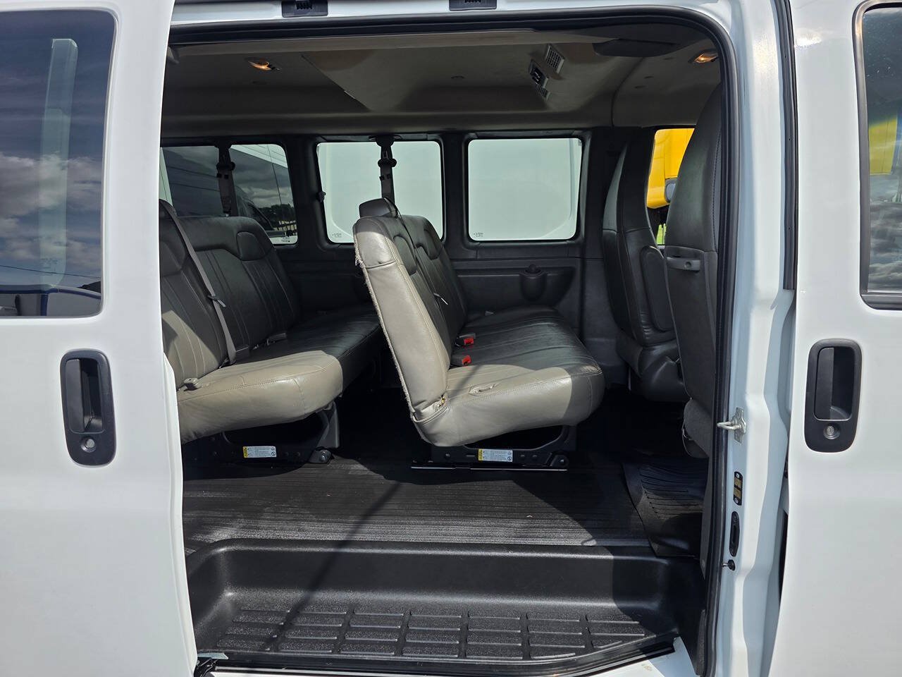 Used 2024 Chevrolet Express 3500 LS RWD image 18