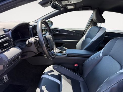 Certified 2025 Toyota Camry SE FWD image 9